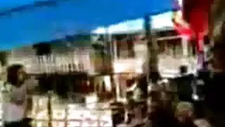 Các chàng trai, cởi sec gai dan toc bạn gái của mình là đen tay trên một tấm sọc