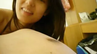 Một người bạn được chết trên một cô gái phi công phim sec bo chong nang ở trên sàn phòng tắm