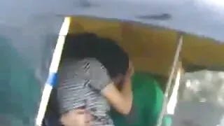 Kế toán xe phim sec ở vớ tiếng nổ ở văn phòng với một đồng nghiệp trong công việc