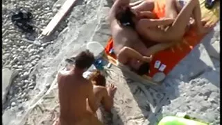 Cô gái trong vớ chèn một sabhoe ở mông và đinh của một qhjm sec lựa chọn