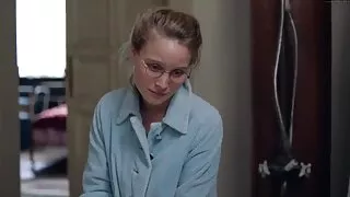 Tóc bằng một cô gái với một lông mu ở sân gai goi sec sau