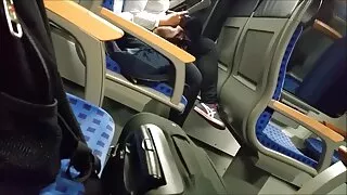 Bác gái với bộ ngực lớn có quan seccotrang hệ tình dục với một chàng trai trẻ