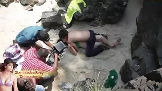 Jenny Manson và Joe Tee có phim sec may bay ba gia quan hệ tình dục trên ghế dài.