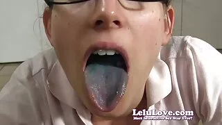 Bà trong kính hút một người đàn phim sec dit ba chua ông trên đường phố