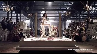 Thể thao, cô gái trong ký bởi một máy ở phía trước sec mat soa máy quay